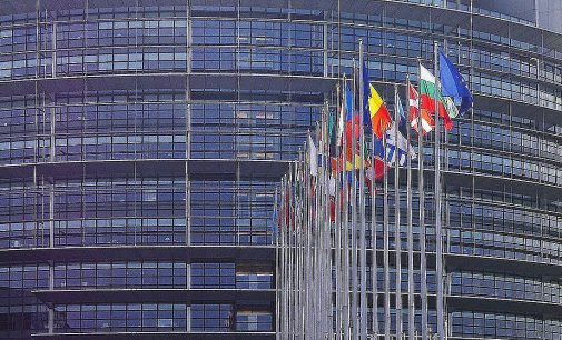 Єврокомісія представила план повної зупинки імпорту газу та нафти з РФ