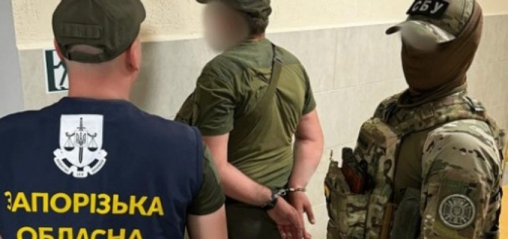 Передавав наркотики засудженим за винагороду: працівнику виправної установи на Запоріжжі повідомлено про підозру