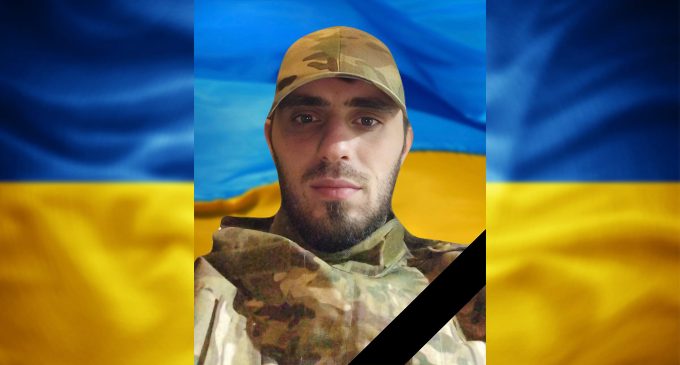 В останню путь провело Камʼянське молодшого сержанта Олексія Сивоволенко