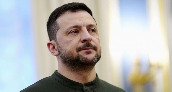 Путін влаштував “бенефіс”, але ми знайдемо дрони на кожну ногу окупанта, – Зеленський
