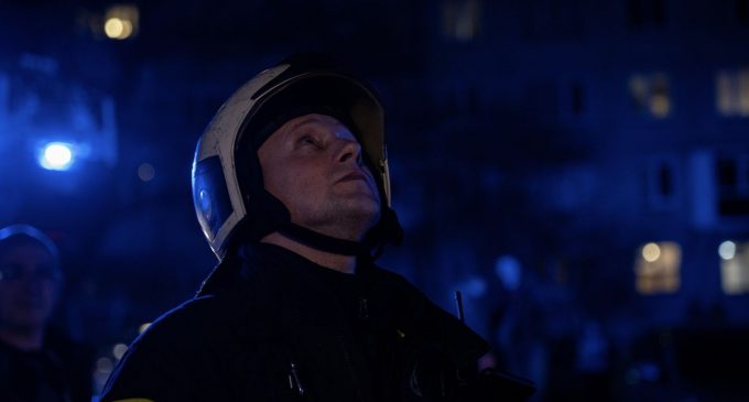 Київ хвилями атакують “Шахеди” і балістика: є влучання у будинки і спалахнули пожежі