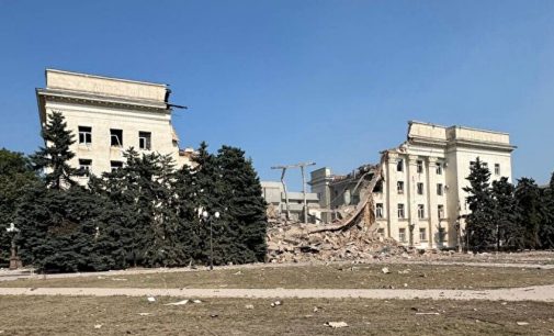 Зеленський відреагував на удар росіян по будівлі Херсонської ОДА