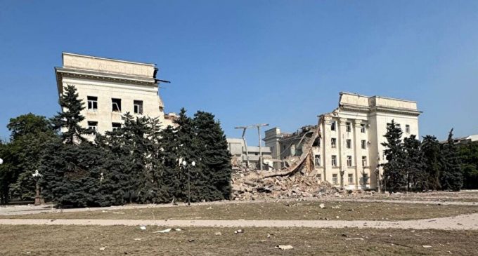 Зеленський відреагував на удар росіян по будівлі Херсонської ОДА