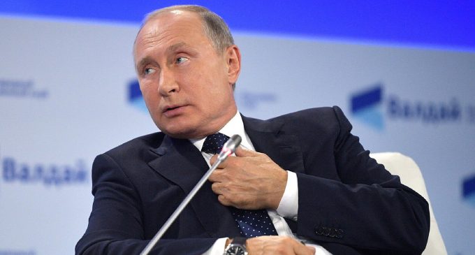 Путін провів телефонну розмову з Папою Римським: про що говорили