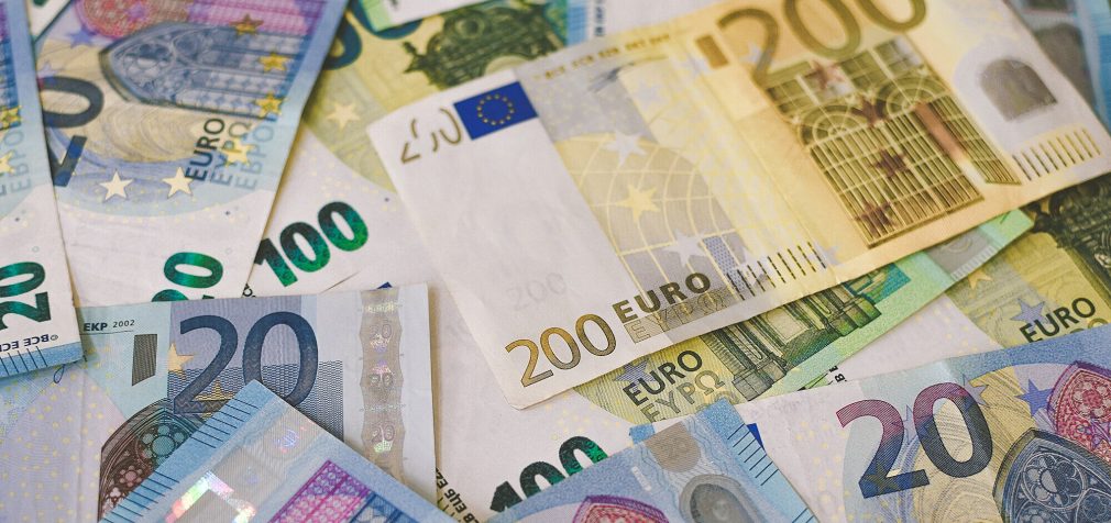 Україна отримала ще 1 млрд євро від ЄС за рахунок активів РФ – Шмигаль