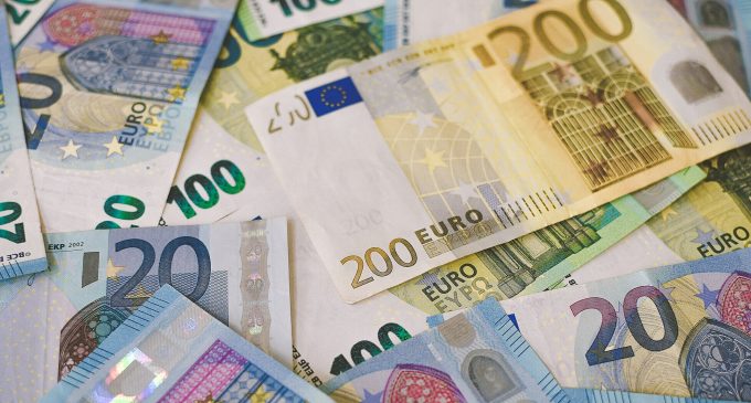 Україна отримала ще 1 млрд євро від ЄС за рахунок активів РФ – Шмигаль
