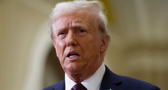 США можуть втрутитися у війну з Іраном? Трамп пообіцяв рішення за 2 тижні