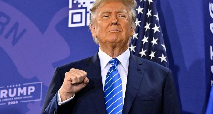 Хуліган має укласти мир. Трамп пригрозив Ірану новими ударами