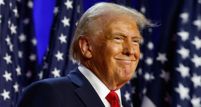 Трамп після дзвінка Путіна: трохи говорили про Україну, його війна має закінчитись
