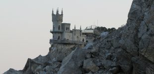 Окупанти завозять до Криму рецидивістів під виглядом туристів – ЦНС