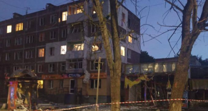 Пошкоджені будинки, школа і магазини: фото наслідків нічної атаки РФ по Чернігову