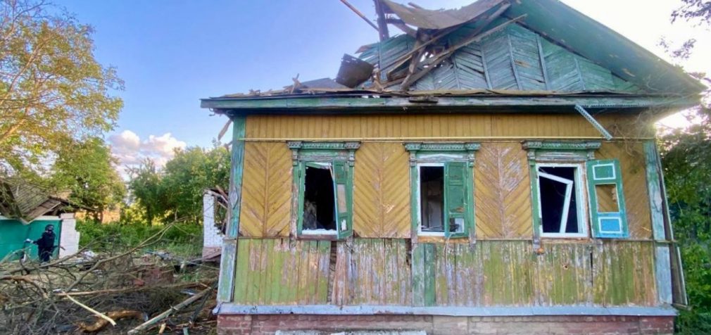 Руйнування будинків та загиблий: РФ атакувала Ніжинський район