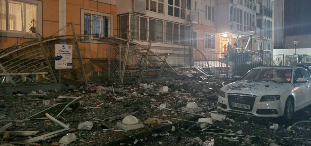 Нічна атака РФ на Одесу: горить багатоповерхівка, пошкоджено інфраструктуру