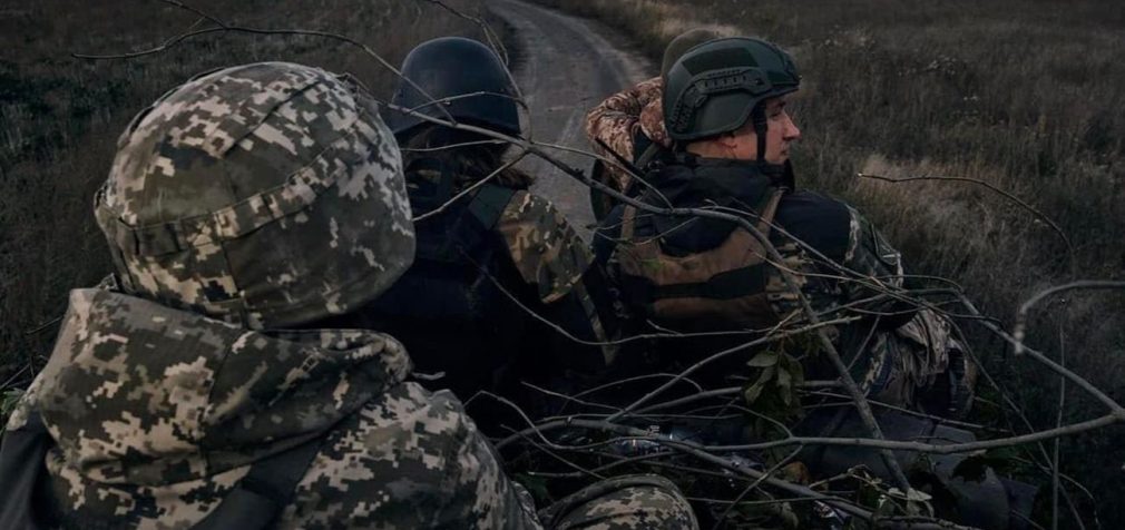 Крим палає, а ворог штурмує безупинно: що відомо про пекельну добу на фронті