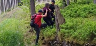 На Кривопільському перевалі надзвичайники врятували мешканку Дніпропетровщини, яка заблукала під час походу