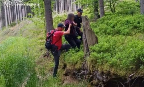 На Кривопільському перевалі надзвичайники врятували мешканку Дніпропетровщини, яка заблукала під час походу