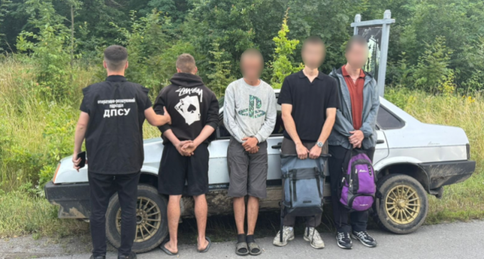Заплатили по 8 тисяч доларів: чоловіки з Дніпропетровської області намагалися втекти з України
