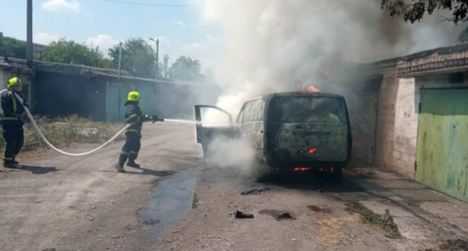 м. Кам’янське: намагаючись загасити пожежу, чоловік отримав опіки