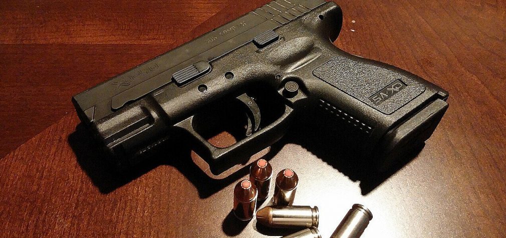 У Києві велосипедист стріляв з пістолета в авто: причина