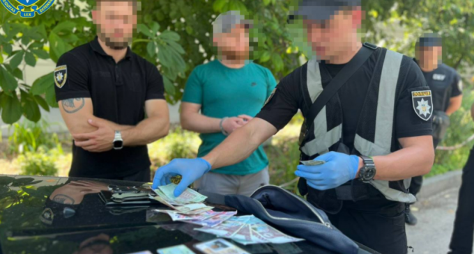 У Запоріжжі затримано чоловіка за вимагання грошей у родини загиблого військовослужбовця