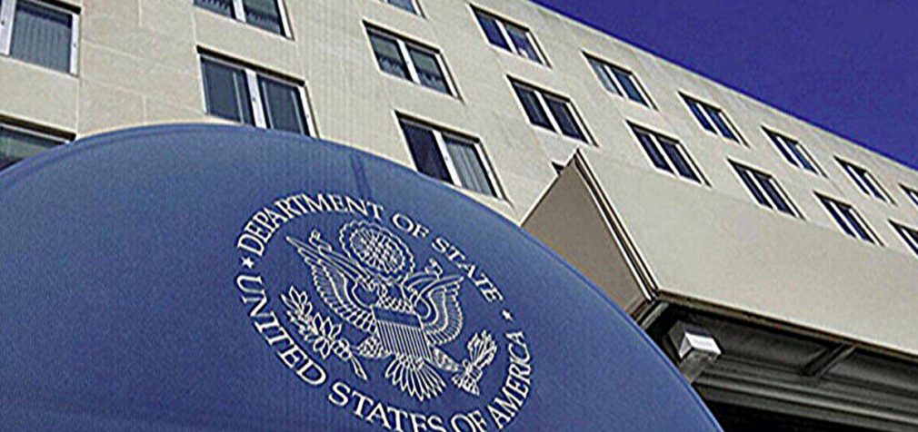 У Держдепі США зробили заяву про призупинення постачання зброї Україні