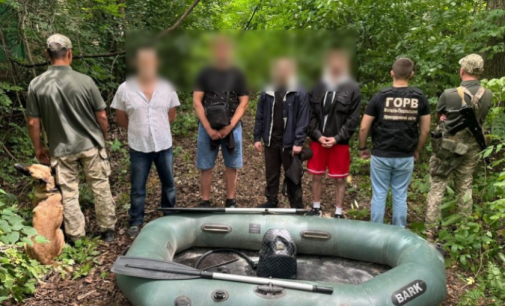 Тікали з України на надувному човні: серед ухилянтів жителі Запоріжжя