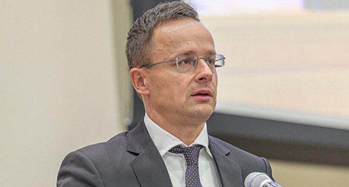 Сійярто поскаржився, що Україна та ЄС заважають мирним планам Трампа
