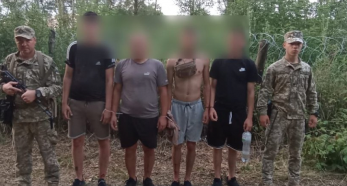 Заплив скасовано: прикордонники затримали 4 втікачів на березі Тиси