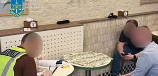 ​Працівник суду пропонував колегам за $5900 вирішити питання з оновленням даних в ТЦК