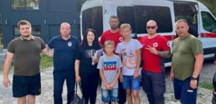 Поліцейські допомогли двом братам виїхати з прифронтової Нікопольщини до більш безпечного місця