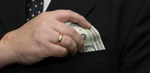 Група осіб заволоділа 4,6 млн грн на відновленні зруйнованої інфраструктури на Київщині