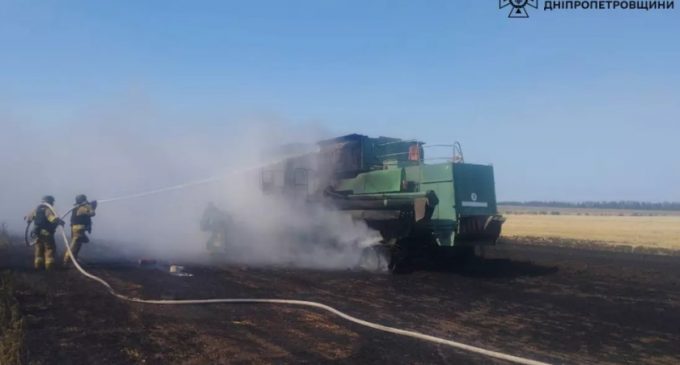 У Синельниківському районі загорівся комбайн