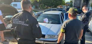 На Львівщині викрили ділків, які продавали “гуманітарні” автівки для ЗСУ