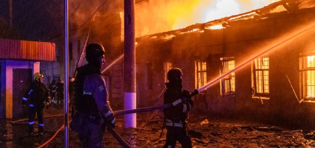 Пожежі, поранені та руйнування: з’явились фото наслідків обстрілу Харкова та області