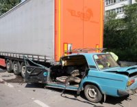 Влетів під фуру: У Запоріжжі внаслідок ДТП загинув чоловік