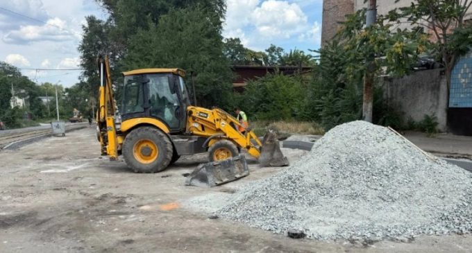 У Дніпрі ремонтують одну з найпроблемніших ділянок вулиці Миколи Руденка