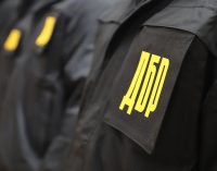 В ДБР пояснили, що робили в квартирі матері Героя України “Джуса”