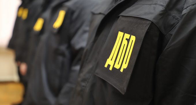 В ДБР пояснили, що робили в квартирі матері Героя України “Джуса”