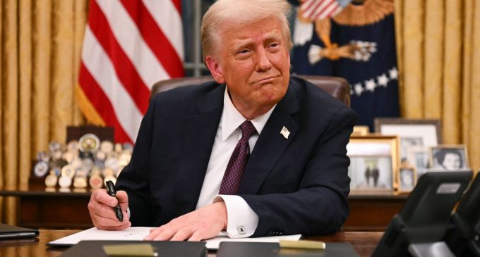 Трамп зняв санкції з Сирії