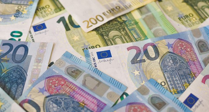 Україна отримала ще 1 млрд євро від ЄС за рахунок доходів від активів РФ
